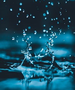 Water with natural alkaline pH 7.6